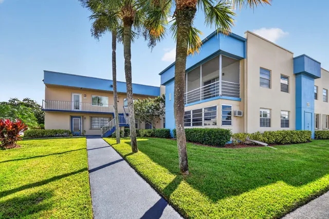 2-bedroom rental at 411 BURGUNDY I, Delray Beach
