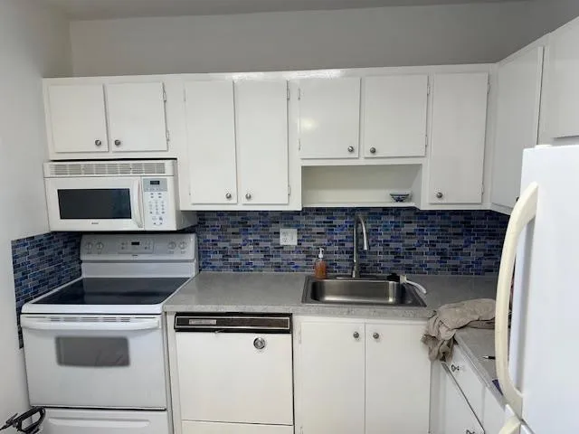 2-bedroom rental at 7305 NW 5TH Place #206, Margate