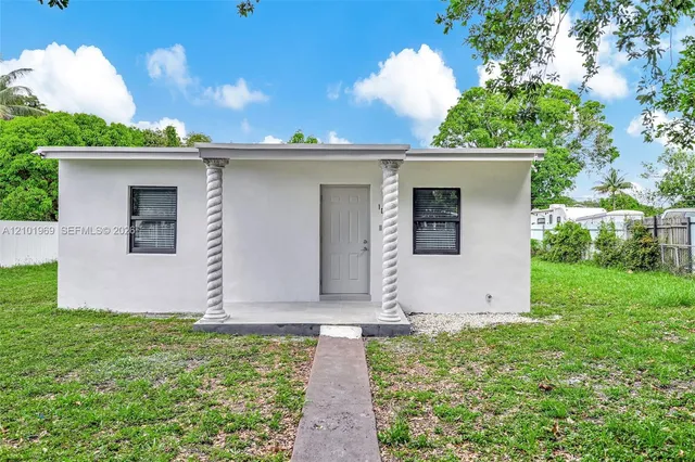 2-bedroom home at 16410 NW 22nd Court, Miami Gardens