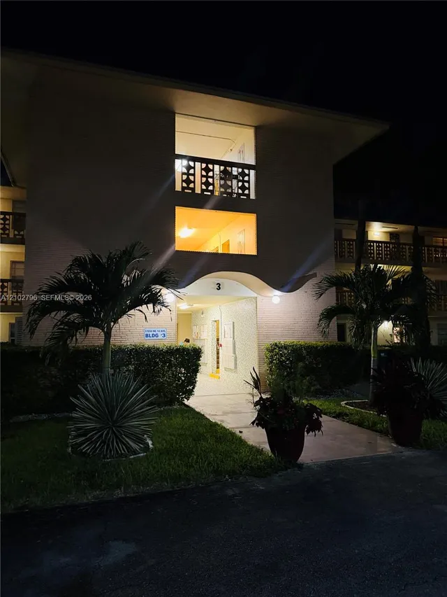 1-bedroom home at 17050 NE 14th Avenue #209, Miami