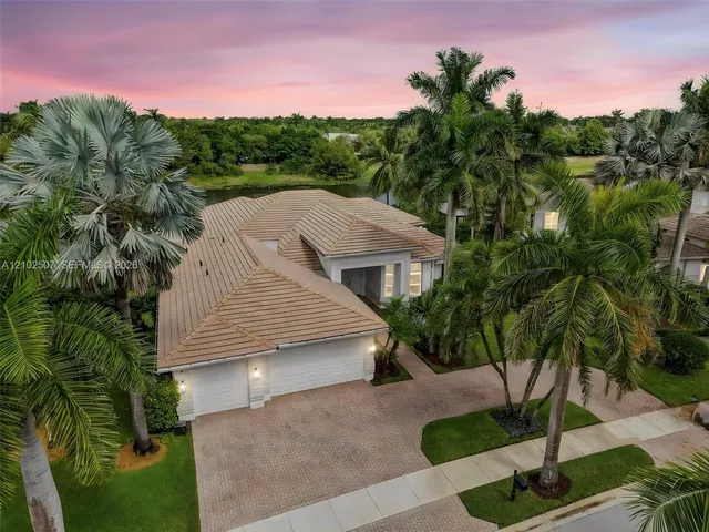 5-bedroom home at 1378 Victoria Isle Drive, Weston