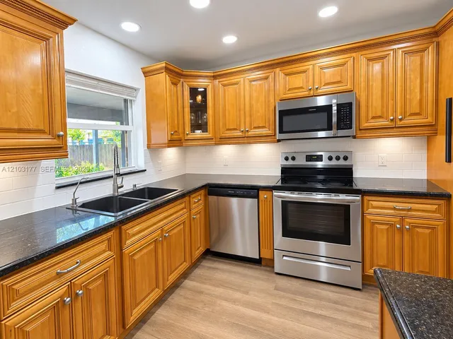 4-bedroom home at 621 S 24th Avenue, Hollywood