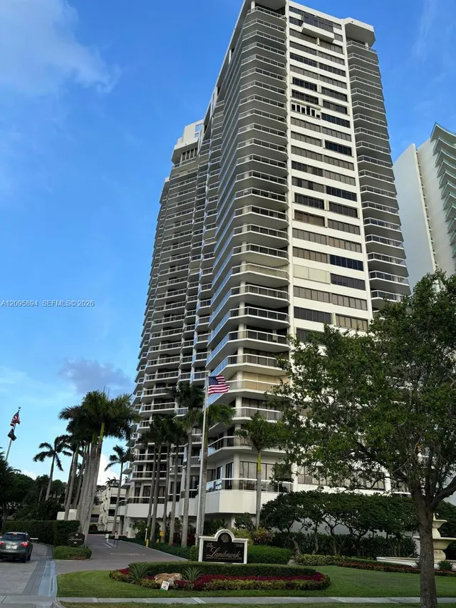 2-bedroom home at 20185 E Country Club Drive #2406, Aventura