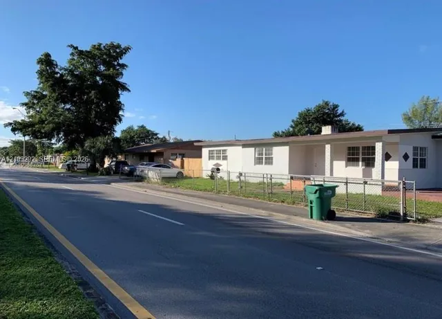 5-bedroom rental at 16320 NW 37th Avenue #1, Miami Gardens