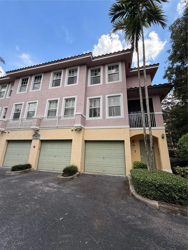 2-bedroom rental at 6708 W Sample Road #6708, Coral Springs