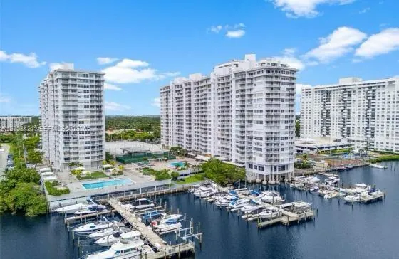 2-bedroom rental at 18081 Biscayne Boulevard #702, Aventura