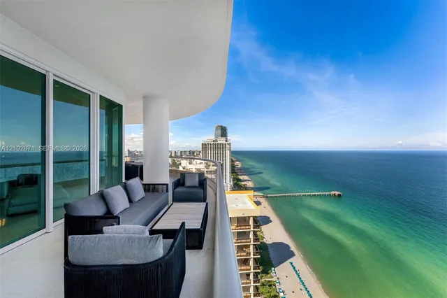 4-bedroom rental at 16051 Collins Avenue #3404, Sunny Isles Beach