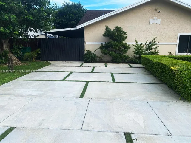 4-bedroom rental at 9311 SW 100th Ave Road, Miami