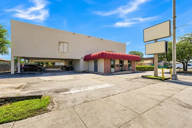 Commercial at 3300 W Hallandale Beach Boulevard, Hollywood
