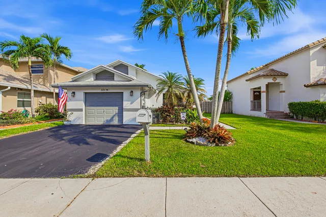 3-bedroom home at 501 Lakeside Circle, Sunrise