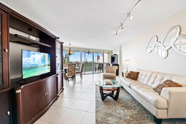 2-bedroom home at 6911 Environ Boulevard #8K, Lauderhill