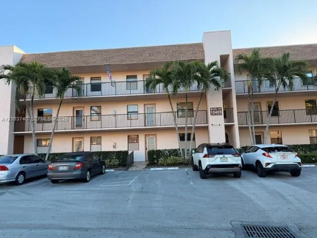 2-bedroom home at 10405 Sunrise Lakes Boulevard #202, Sunrise