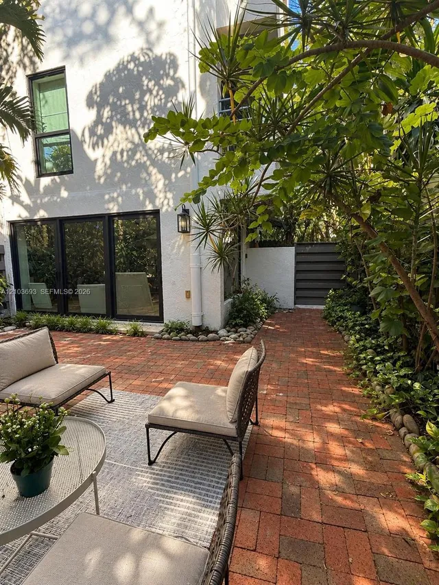 2-bedroom rental at 3042 SW 27th Avenue #8, Miami