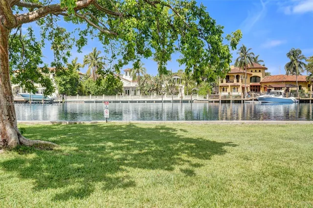 2-bedroom rental at 2000 Atlantic Shores Boulevard #207, Hallandale Beach