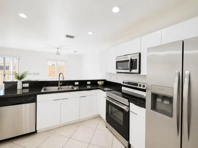 2-bedroom rental at 324 NE 3rd Street #C, Hallandale Beach