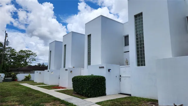 2-bedroom rental at 5060 Elmhurst Road #B, West Palm Beach