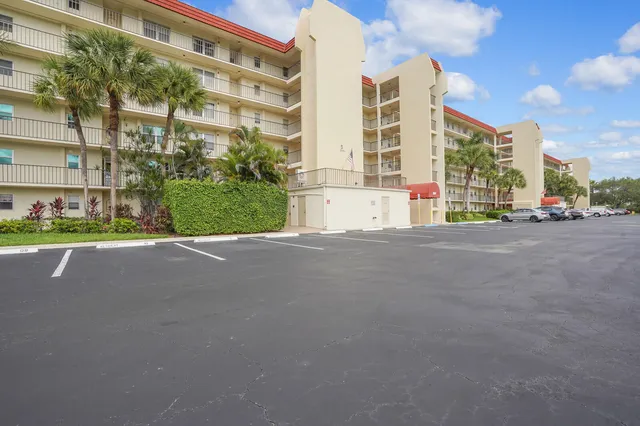 2-bedroom home at 3959 VIA POINCIANA #503, Lake Worth