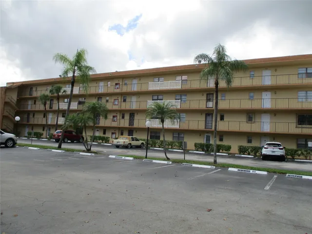2-bedroom rental at 9273 SW 8TH Street #312, Boca Raton