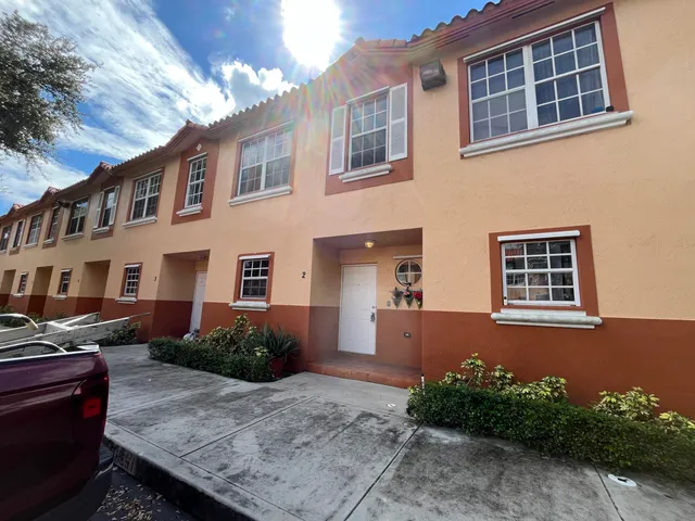 3-bedroom rental at 2314 Johnson Street #2A, Hollywood