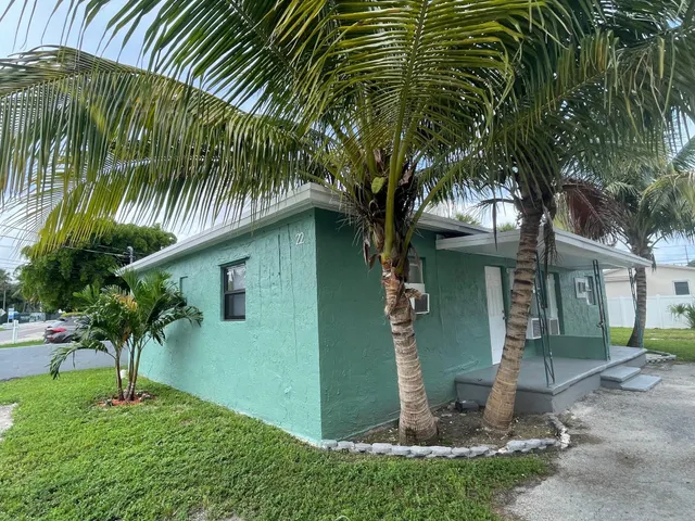 2-bedroom rental at 22 NW 8th Avenue #2, Dania Beach