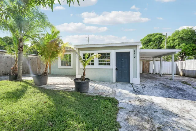 3-bedroom rental at 130 PLUM TREE Drive, Lake Worth