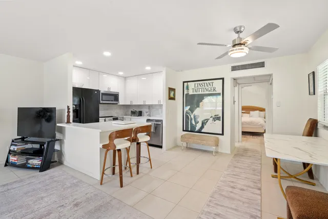 1-bedroom rental at 27 WATERFORD B Way, Delray Beach