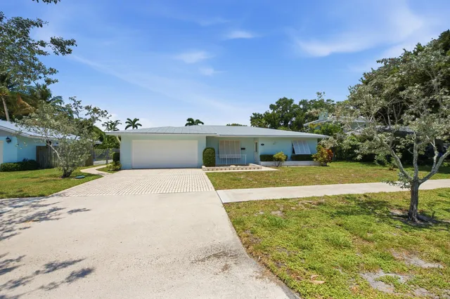 3-bedroom rental at 916 EVERGREEN Drive, North Palm Beach
