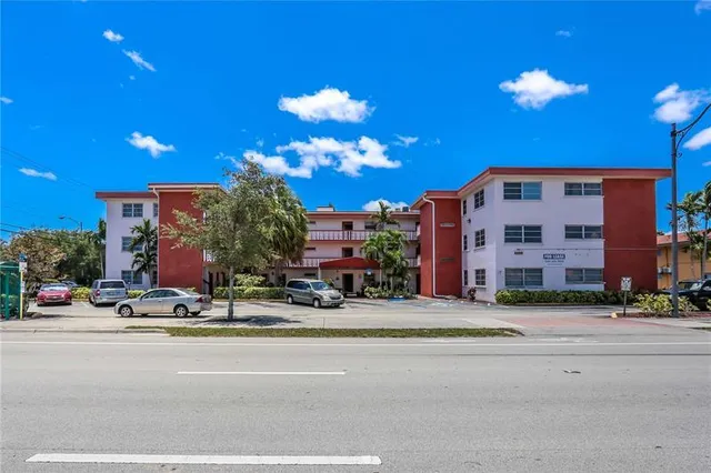 1-bedroom rental at 4800 Hollywood Boulevard #1F, Hollywood