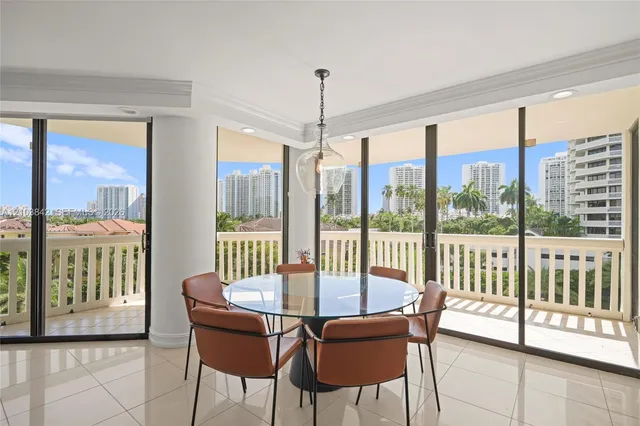 3-bedroom home at 1000 W Island Boulevard #504, Aventura