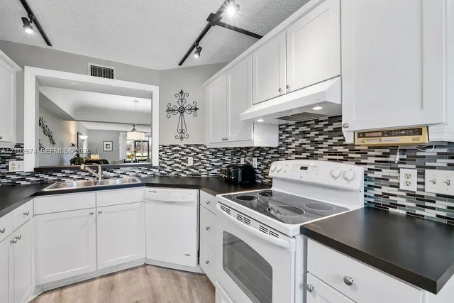 2-bedroom home at 23249 N Barwood Lane N #102, Boca Raton