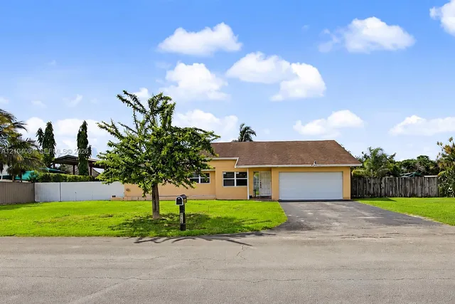 4-bedroom home at 28702 SW 163rd Court, Homestead