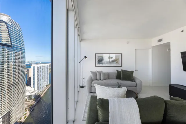 2-bedroom home at 485 Brickell Avenue #4804, Miami