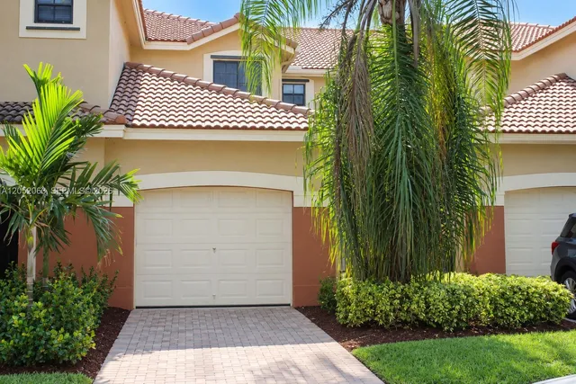 2-bedroom home at 4258 Vineyard Circle, Weston