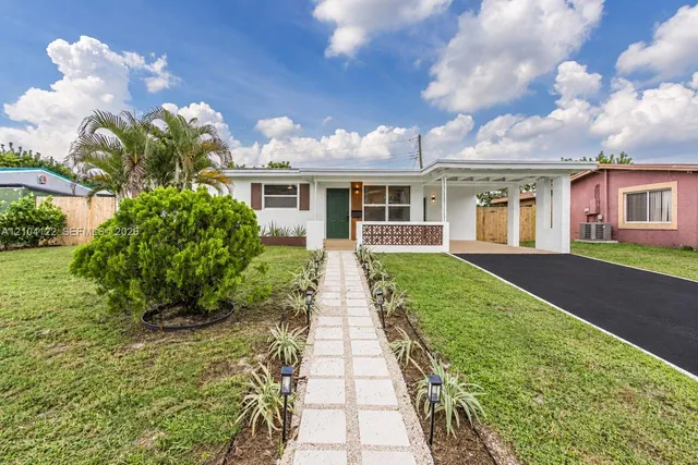3-bedroom home at 471 SW 27th Terrace, Fort Lauderdale