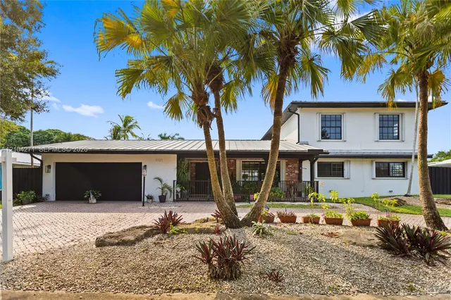 6-bedroom home at 1121 SW 75th Avenue, Plantation