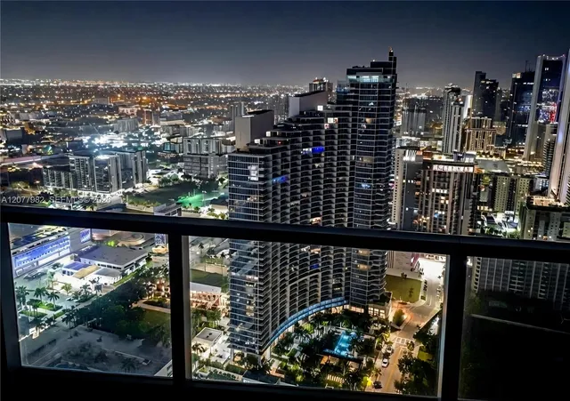 3-bedroom rental at 1900 N Bayshore Drive #5004, Miami