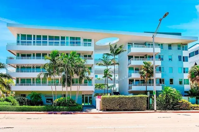 2-bedroom rental at 7800 Collins Avenue #204, Miami Beach