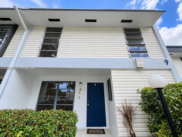 4-bedroom rental at 2750 N 34th Avenue #9D, Hollywood