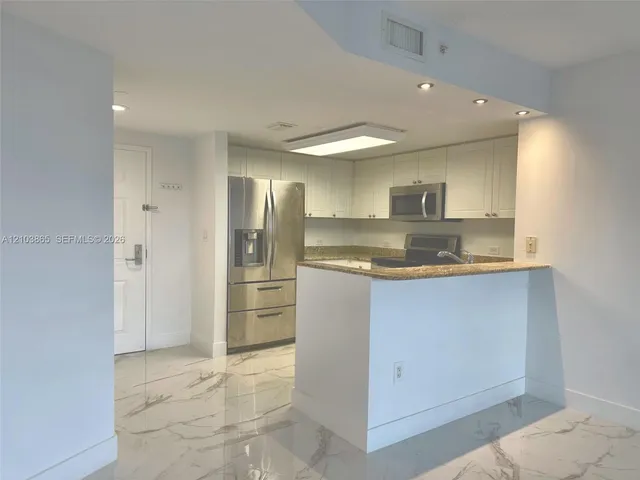 1-bedroom rental at 19501 W Country Club Drive #406, Aventura