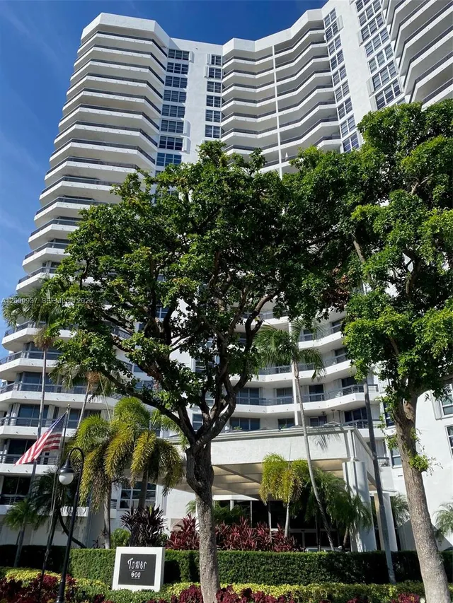 2-bedroom rental at 3400 NE 192nd Street #1711, Aventura