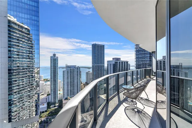3-bedroom rental at 45 SW 9th Street #4501, Miami