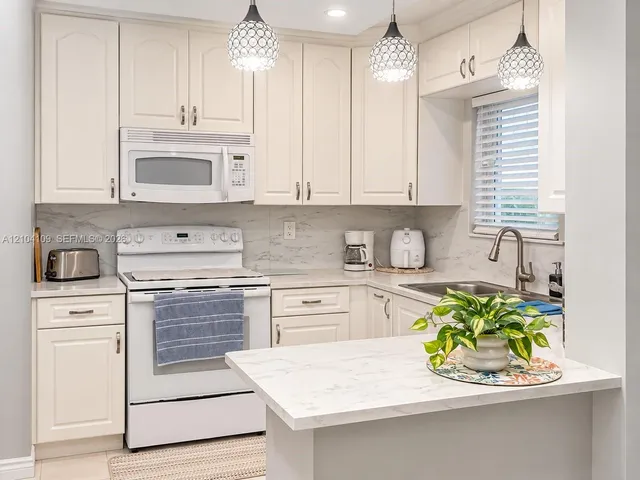 1-bedroom rental at 7910 Taft Street #211, Pembroke Pines
