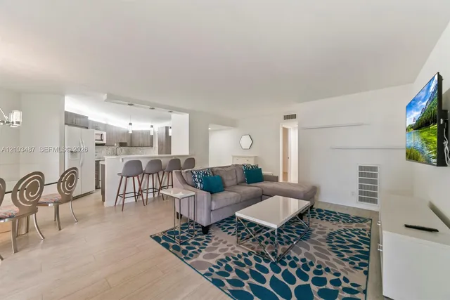 2-bedroom rental at 5850 Camino Del Sol #206, Boca Raton