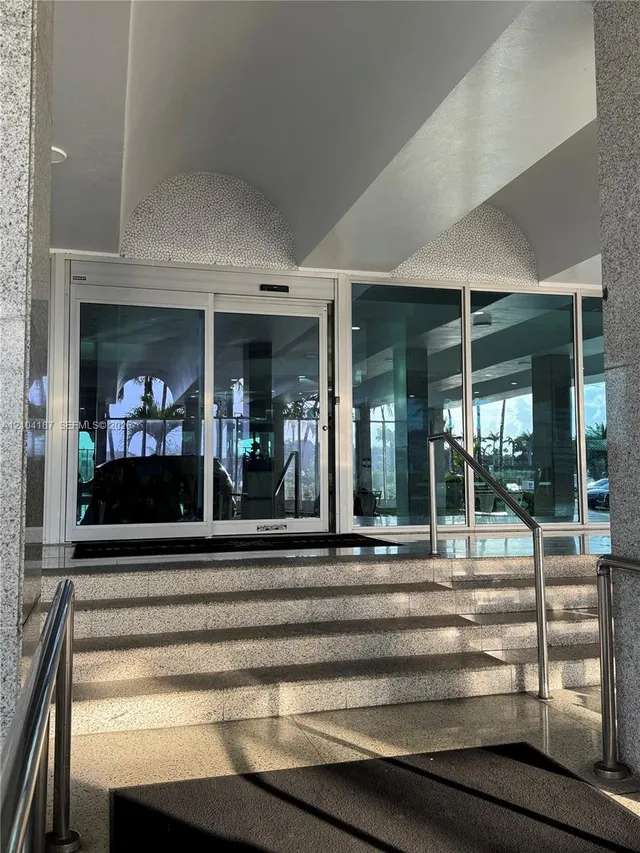 1-bedroom rental at 5055 Collins Avenue #8N, Miami Beach