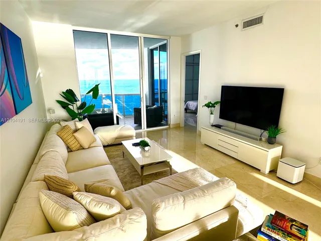 3-bedroom rental at 15901 Collins Avenue #1804, Sunny Isles Beach