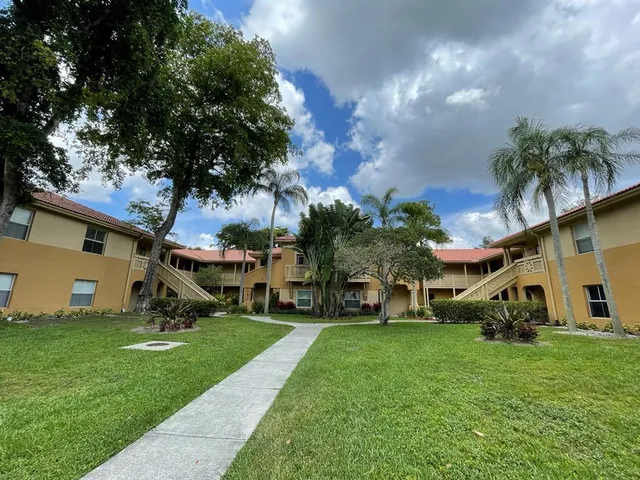 1-bedroom home at 4783 Via Palm Lakes #104, West Palm Beach