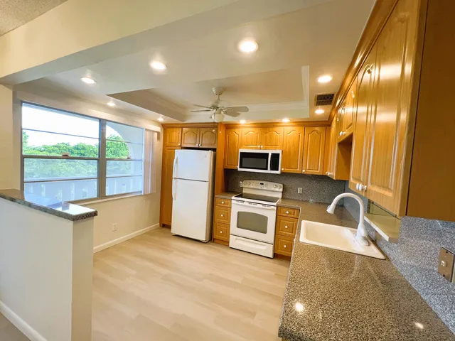 2-bedroom rental at 2403 Antigua Circle #J4, Coconut Creek
