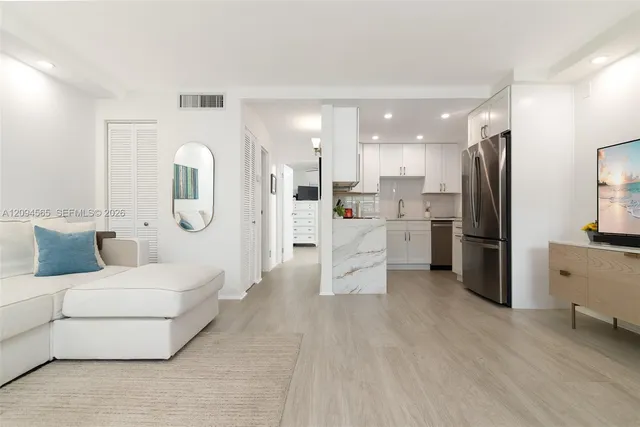 1-bedroom home at 611 NE 14th Avenue #103, Fort Lauderdale