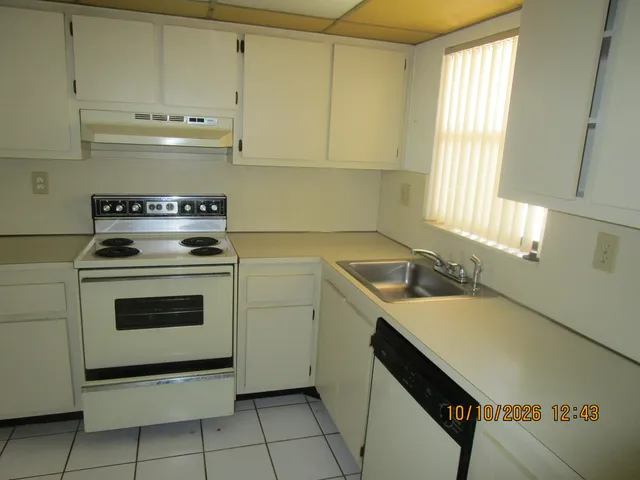 2-bedroom home at 10466 SUNRISE LAKES Boulevard #301, Sunrise