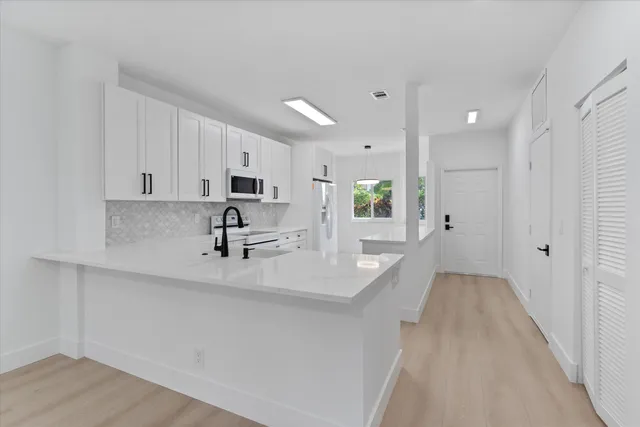 3-bedroom rental at 6809 VIA REGINA, Boca Raton